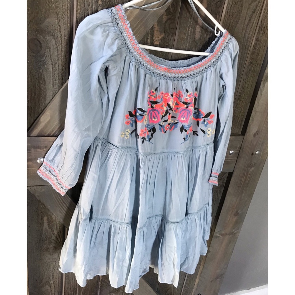 Free People Off-shoulder Top. New w/o tags.